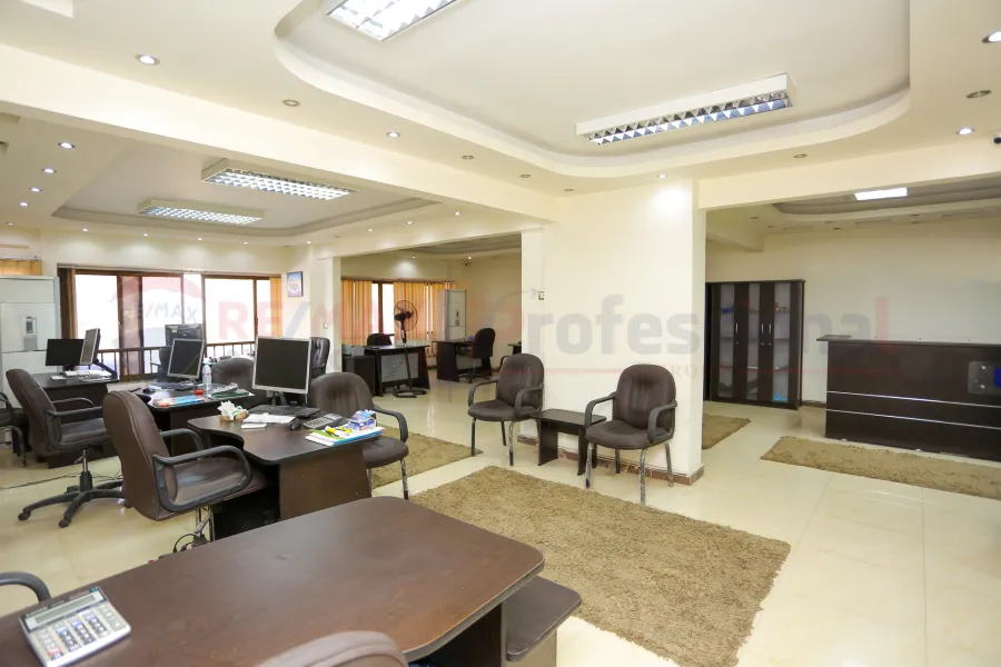 شقة للبيع  300 م لوران (ش الاقبال)- تصلح سكني او مكتب