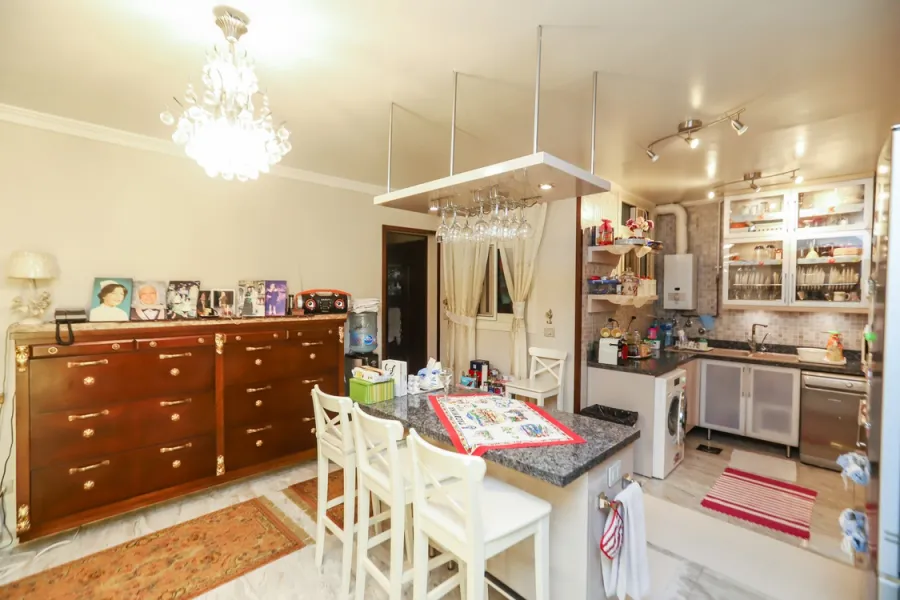 شقة للبيع 130م رشدى (شارع سوريا)