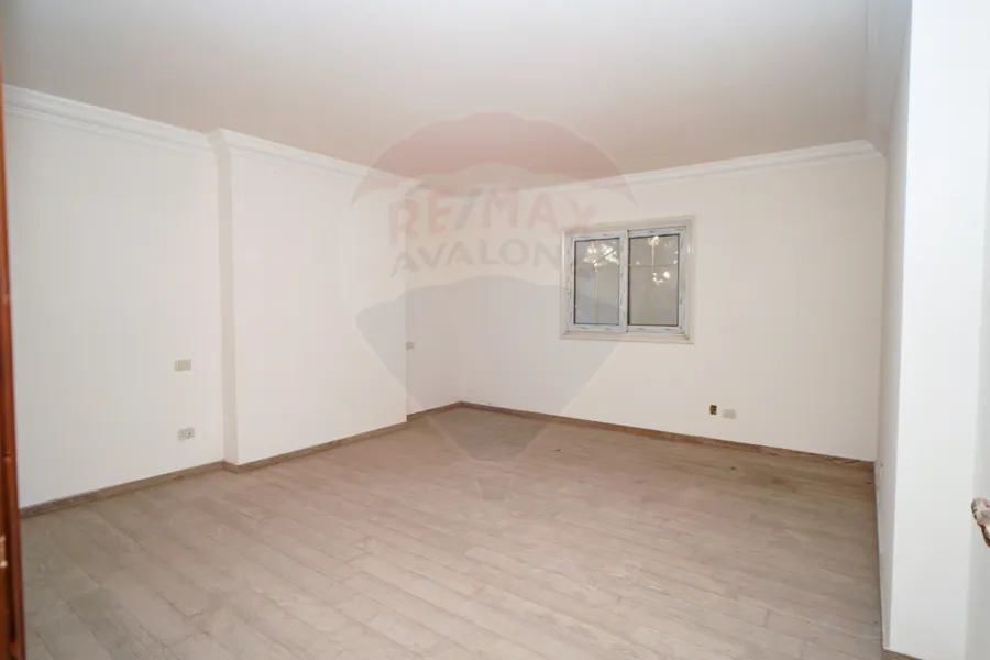 شقة للبيع 230 م جليم (ش أبو قير) - أول سكن