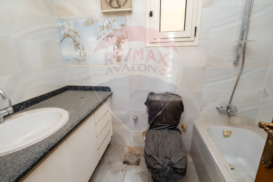 شقة للبيع 190 م جليم (علي الترام مباشرة - عمارة براند)