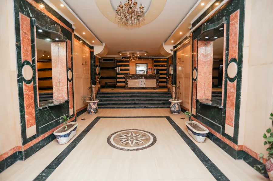 شقة للبيع 280 م سموحة ( ش ذكى رجب )