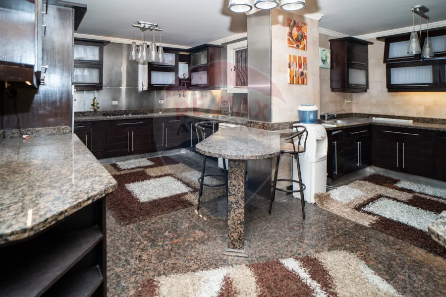 شقة للبيع 636م سموحة (ش البرت الاول - عمارات البارون)