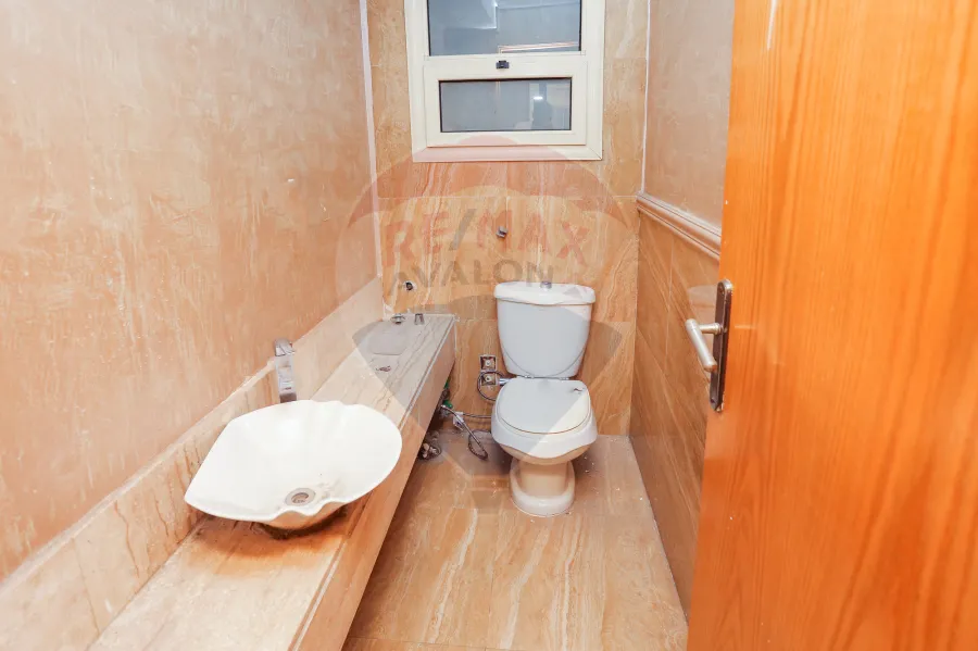 شقة للإيجار 315 م  كفر عبده (ش قرداحى - خطوات من شارع ابوقير الرئيسي)