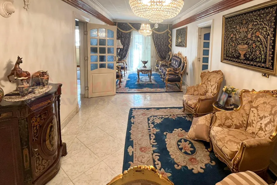 شقة للبيع  200 م جناكليس (ش  محمد باشا محسن)