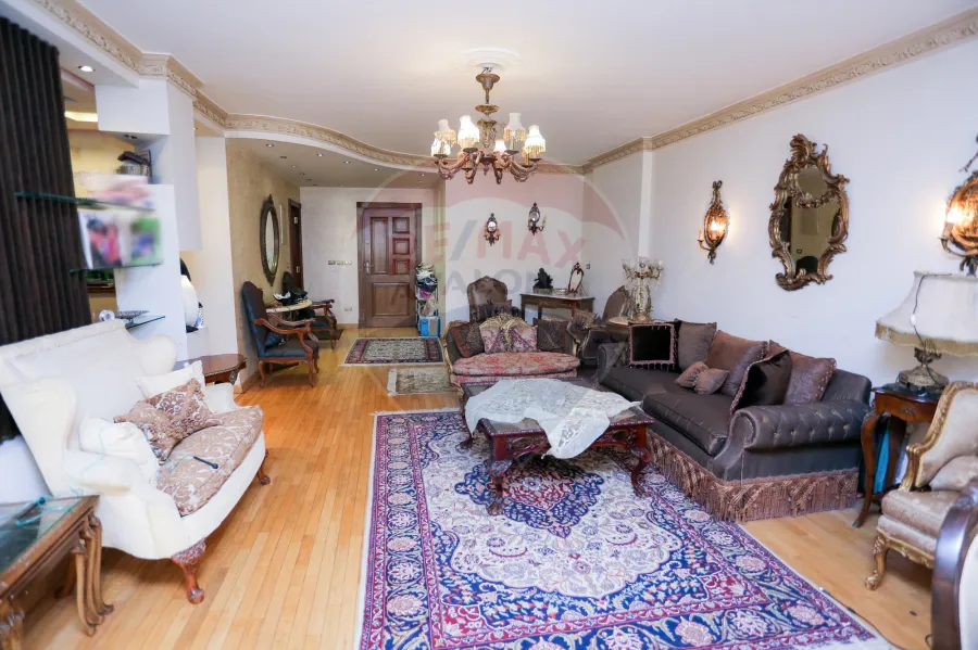 شقة للبيع 205 م سموحة (ميدان فيكتور عمانوئيل مباشرة- عمارة براند)