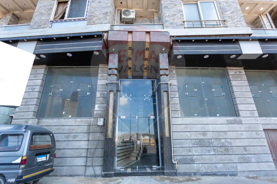 محل للايجار 365 م سبورتنج (علي البحر مباشرة)