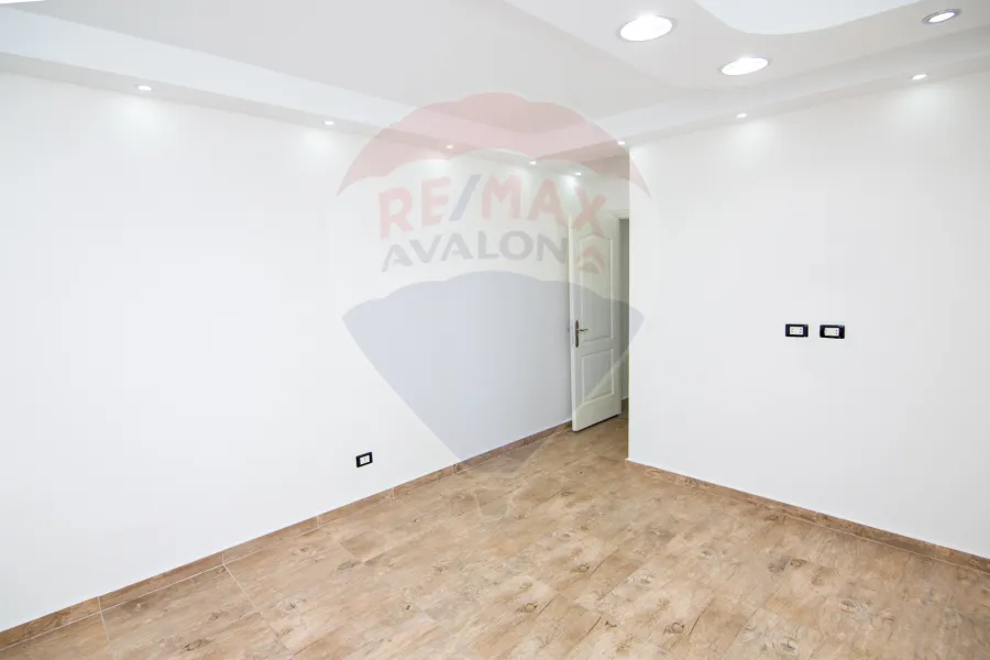 Administrative unit for rent 130 m Moustafa Kamel (directly on the tram)