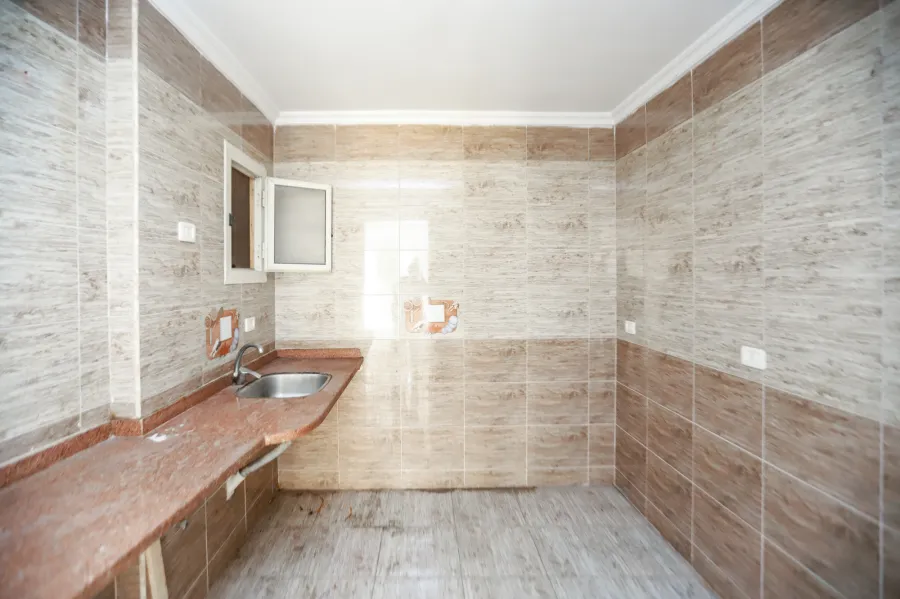 شقة للبيع 148م العصافرة بحرى (ش أحمد تيسير خطوات من البحر)