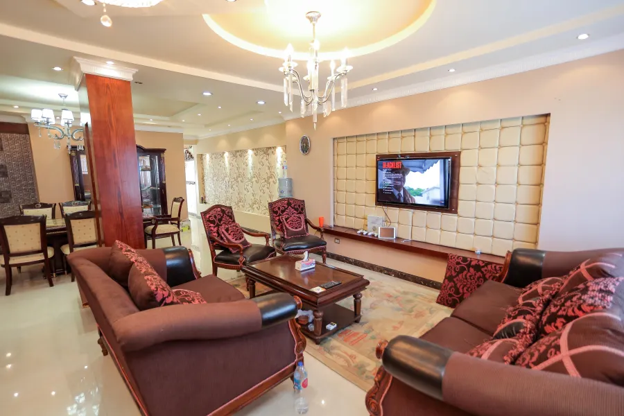 شقة للبيع 235 م الحى اللاتيني ( ش فؤاد رأساً - امام هيئة ميناء الاسكندرية )