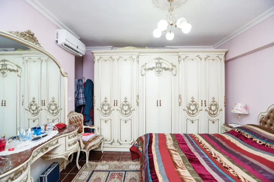 شقة للبيع 135م لوران ( بين الترام و شارع أبوقير )