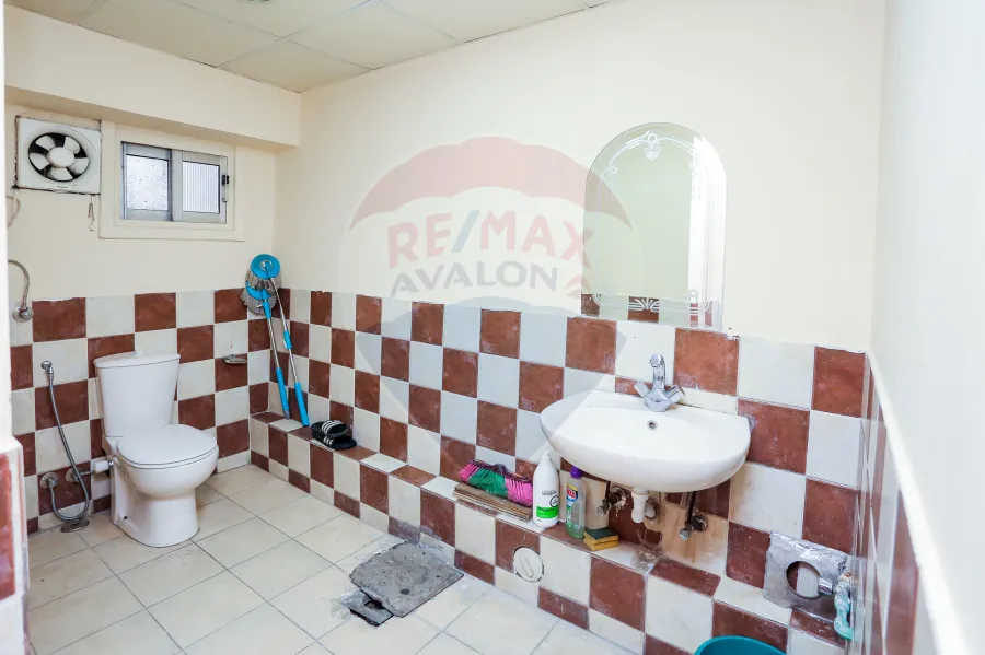 مقر إداري للإيجار 250 م رشدي (بجوار مطعم هارديز)