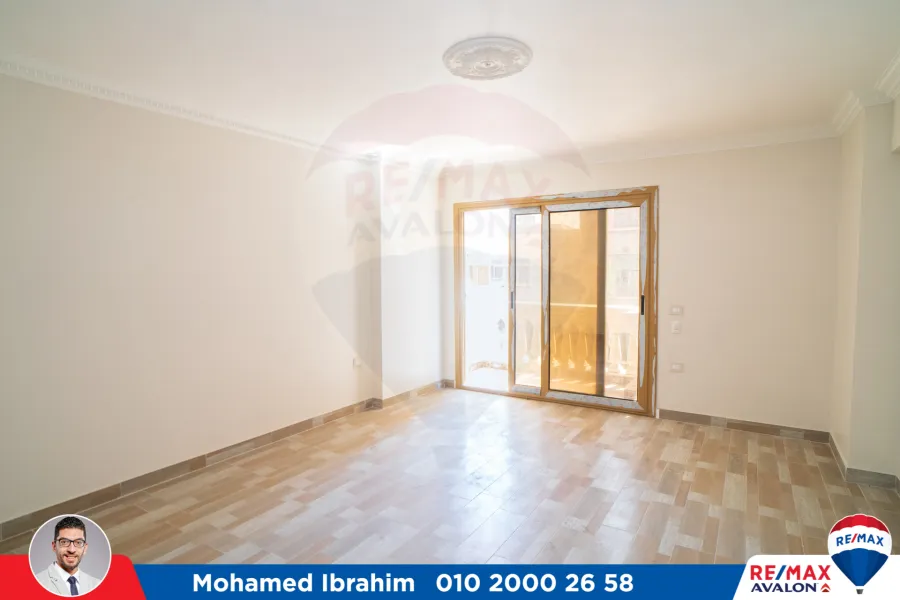 شقة اداري للايجار 220 م سموحة (ش ادمون فريمون)