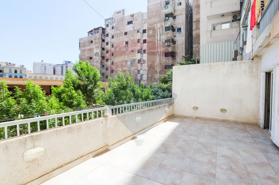 شقة للبيع 300 م جليم ( ش أبوقير)