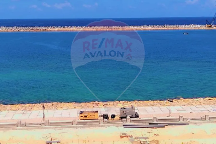 شقة للبيع 110 م  سيدي بشر (علي البحر مباشرة)