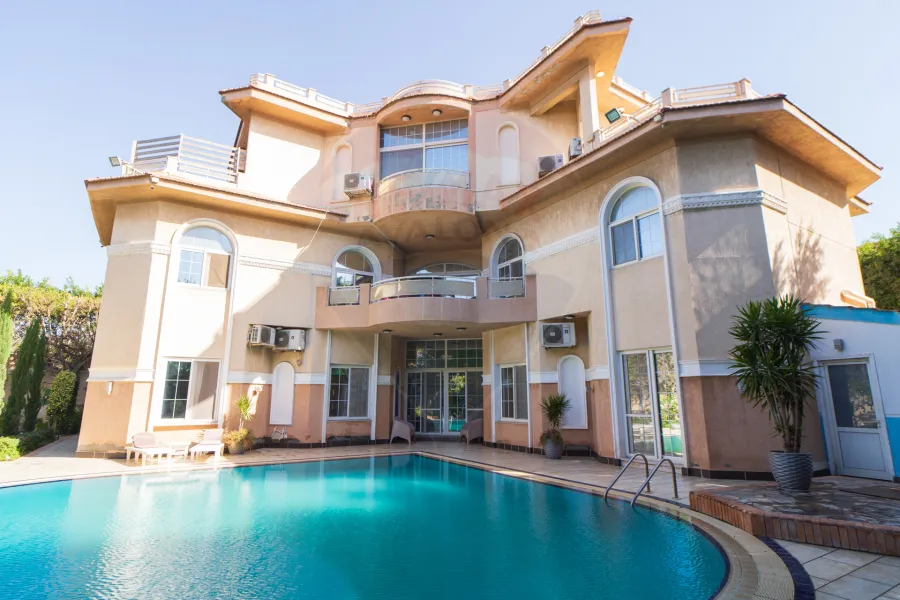 فيلا للإيجار المفروش 1,100  م كينج مريوط (متفرع من طريق الكافوري)