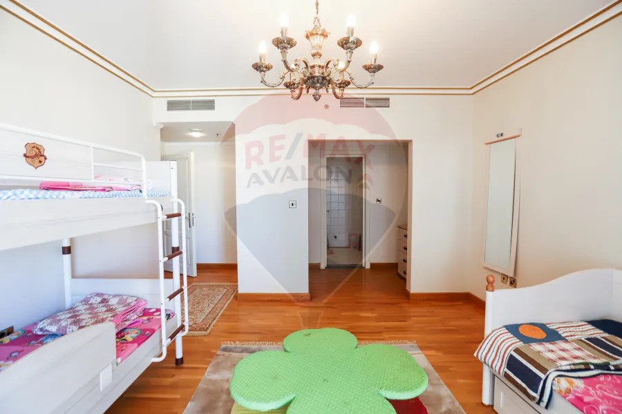 شقة للإيجار 650 م سان ستيفانو (الفورسيزون - علي البحر مباشرة)