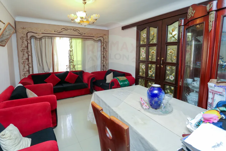 شقة للبيع 135 م جناكليس (ش عمر المختار)