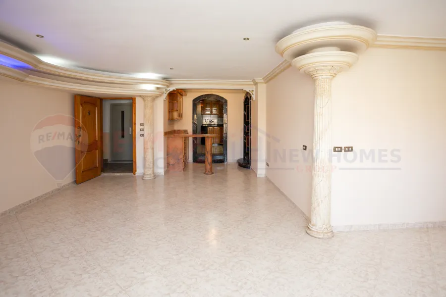 شقة للبيع 180م  لوران (متفرع من ش الاقبال)