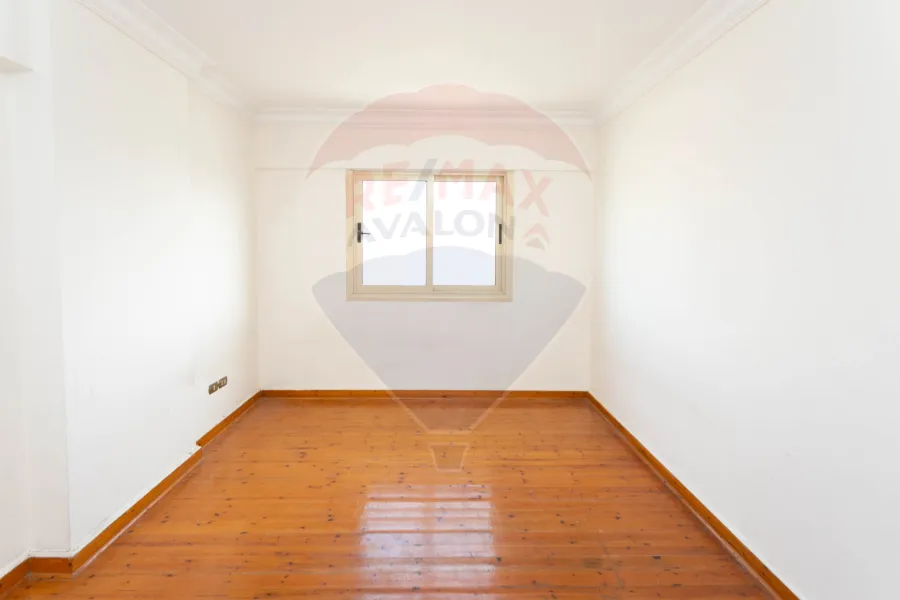 شقة للبيع 235 م كفر عبده (ش سكينة بنت الحسين)