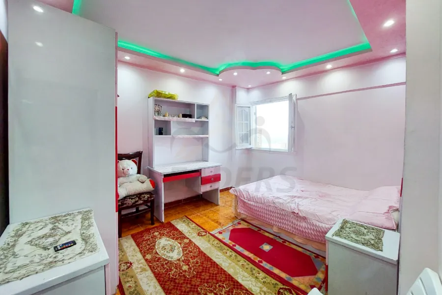 شقة للايجار المفروش 140 م كليوباترا (خطوات من البحر)