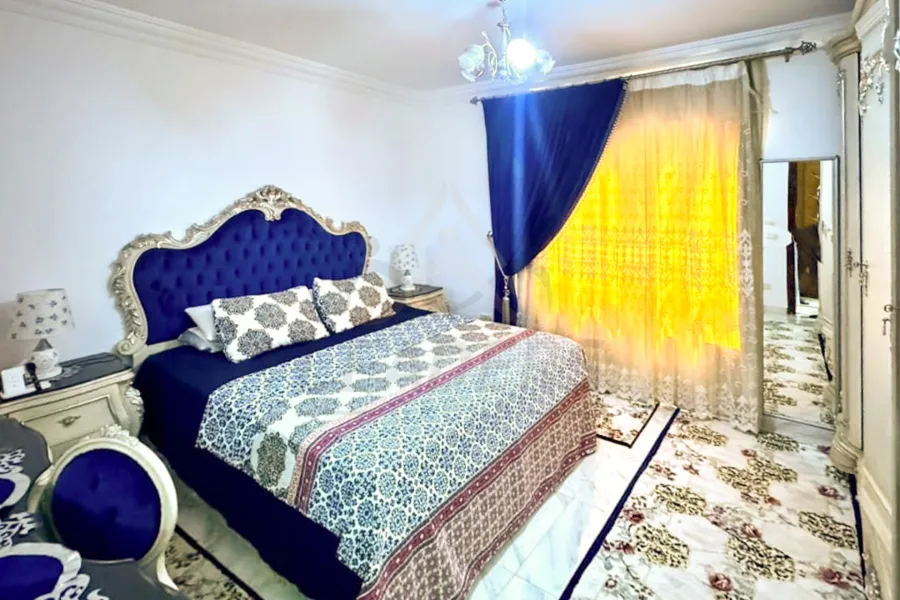 شقة للايجار المفروش 200 م سبورتنج (خطوات من نادي سبورتنج)