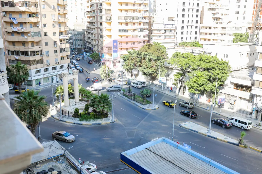 شقه للبيع 265 م صافي جليم (شارع ابوقير مباشرة - تطل علي ميدان جليم)