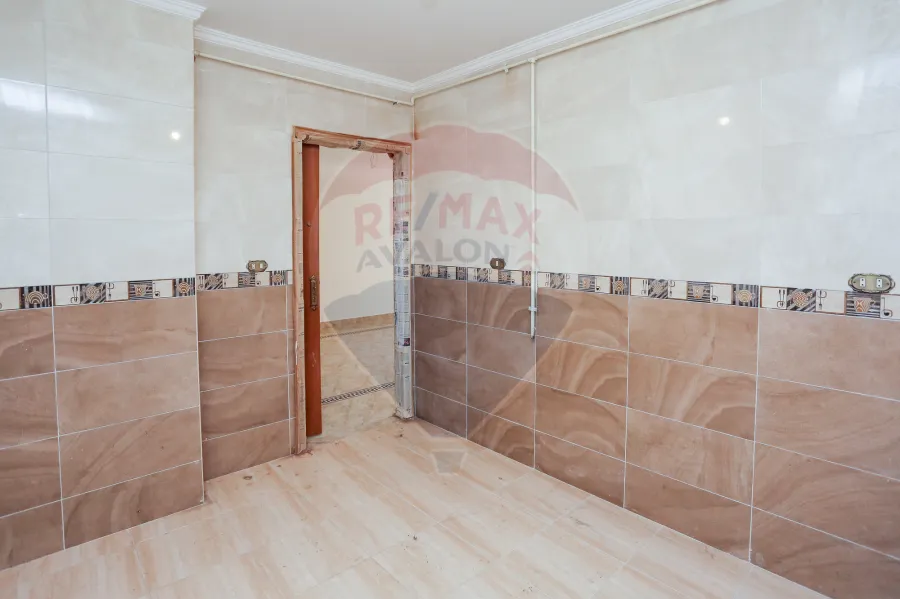 شقة للبيع 175 م زيزينيا (ش مصطفي عبد الرازق)