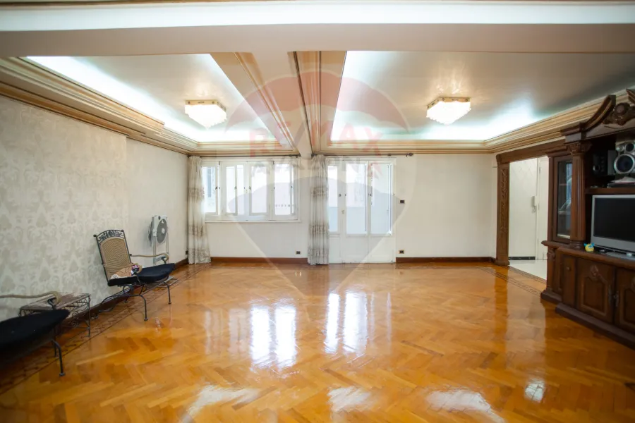 شقة مسجلة للبيع 271 م رشدي (المعسكر الرومانى)