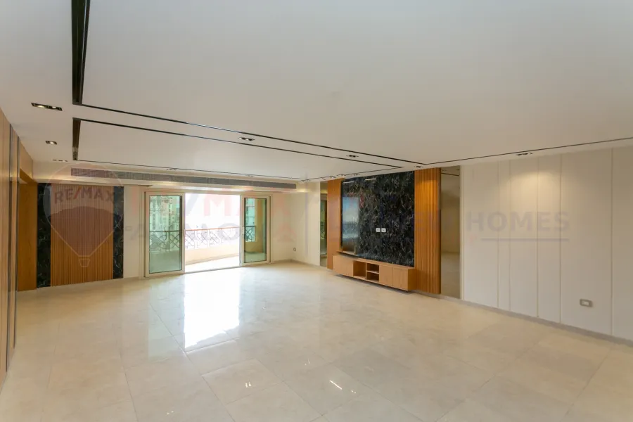 شقة للبيع 280 م جليم (ش ابو قير مباشرة)