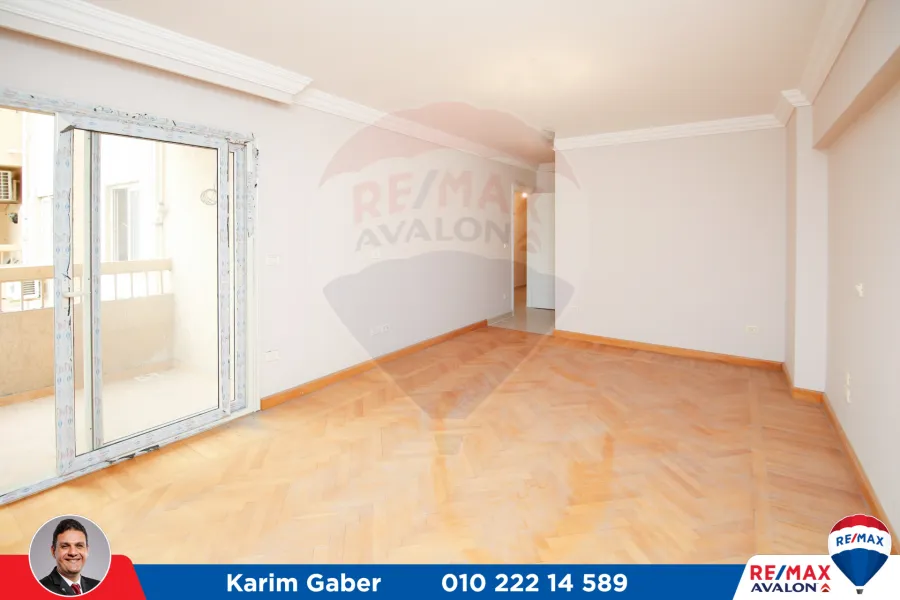 شقة للبيع 270م سموحة (منطقة الفيلات)