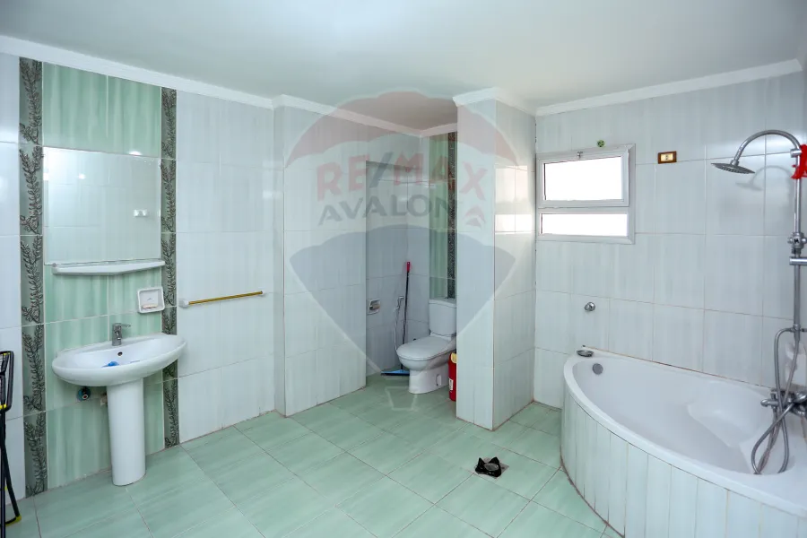 شقة للبيع 208 م رشدي (ش عبد العزيز عجمية)