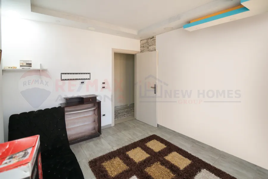 شقة للبيع 200 م فلمنج (على الترام مباشرة - برج براند)