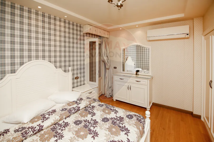 شقة للبيع 365 م السرايا ( على البحر مباشرة )