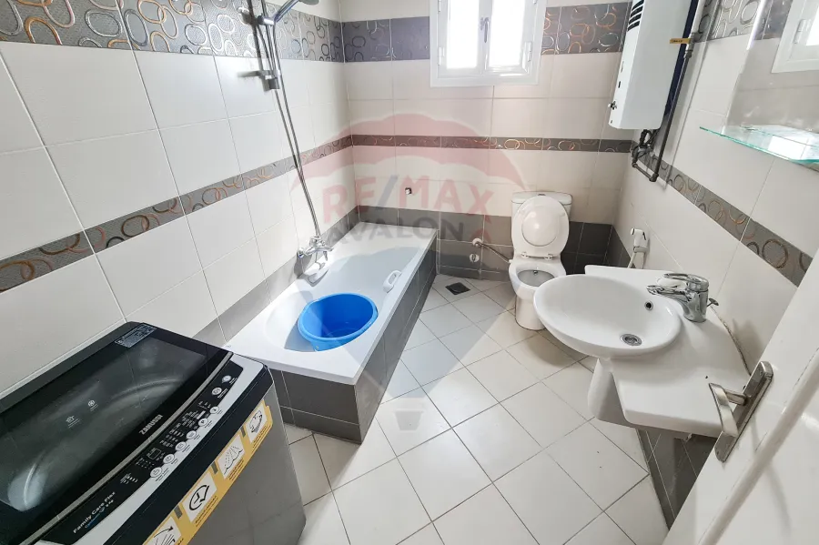 شقة للايجار 130 م مصطفي كامل (عمارات مساكن الضباط)