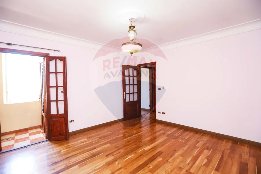 شقه للبيع 218 م جليم  طريق الحرية - ش أبو قير