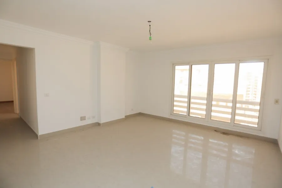 شقة للايجار 155م جناكليس (شارع ابو قير الرئيسي )