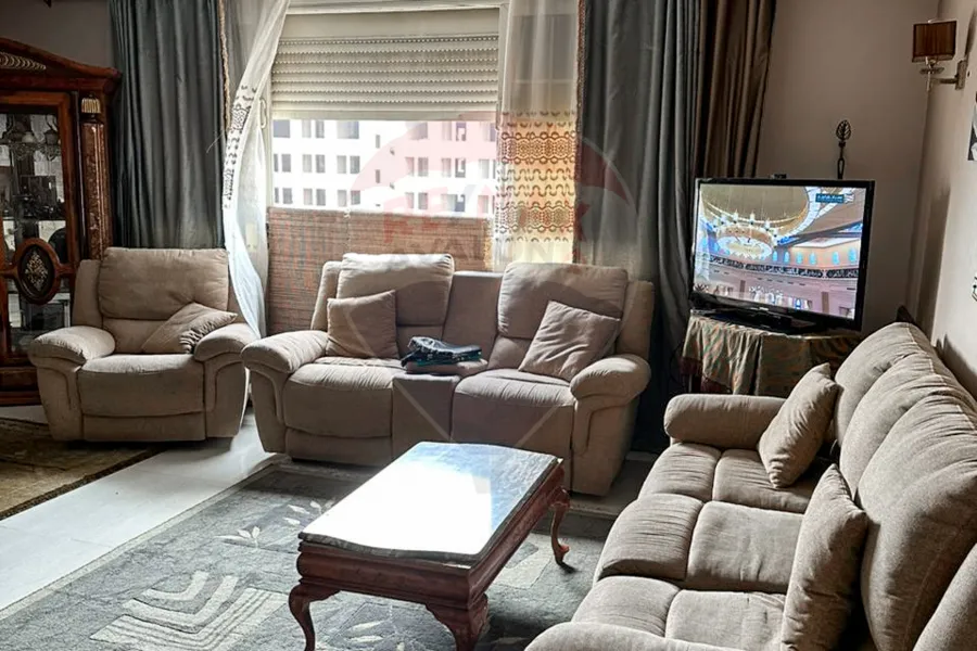 شقة للبيع 170 م كامب شيزار (شارع بورسعيد)