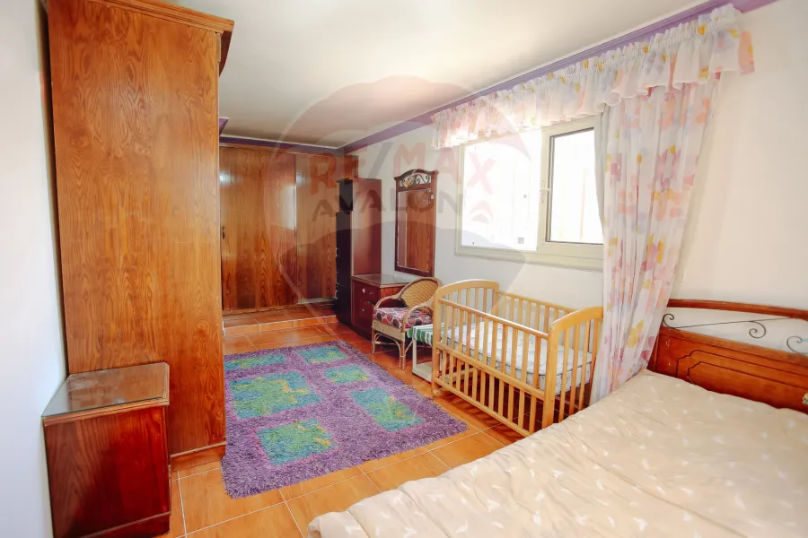 شقة للبيع 500 م سبورتنج (علي البحر مباشرة)