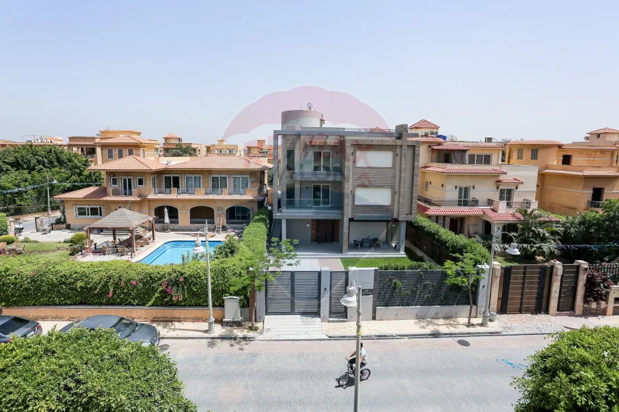 فيلا للبيع 330 م ( كومباوند ميروزا ) - بجوار كارفور سيتي سنتر