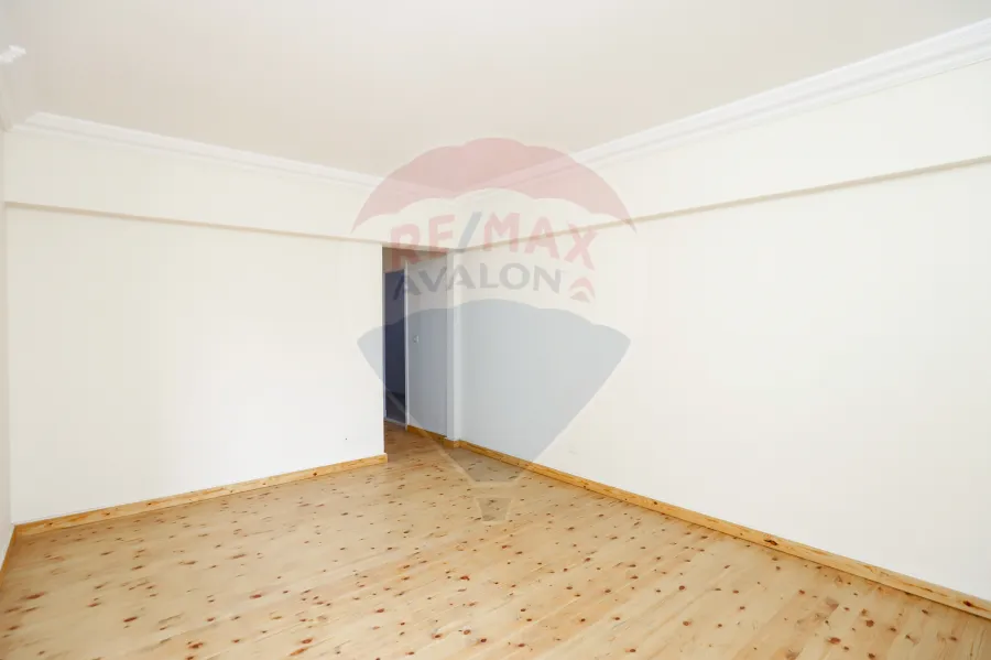 شقة للبيع 255 م جليم ( شارع ابو قير الرئيسي )