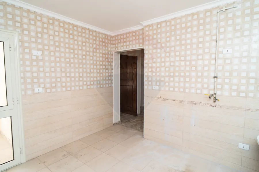 شقة للايجار 235 م سبورتنج (ش ابو قير)