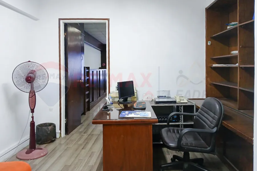 مقر اداري للبيع 110 م مصطفي كامل (أمام كيروسيز مول)