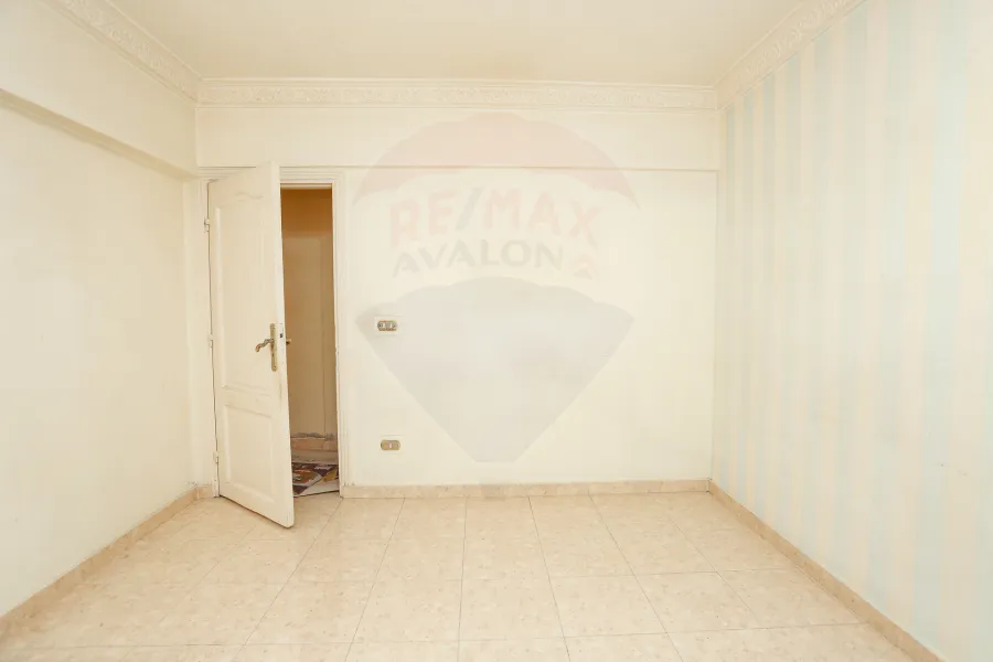 شقة للإيجار المفروش 142م  سموحة (شارع هيلتون بلازا)