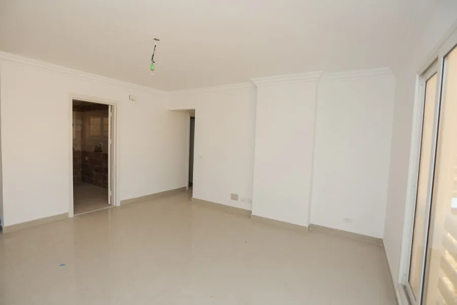 شقة للايجار 155م جناكليس (شارع ابو قير الرئيسي )