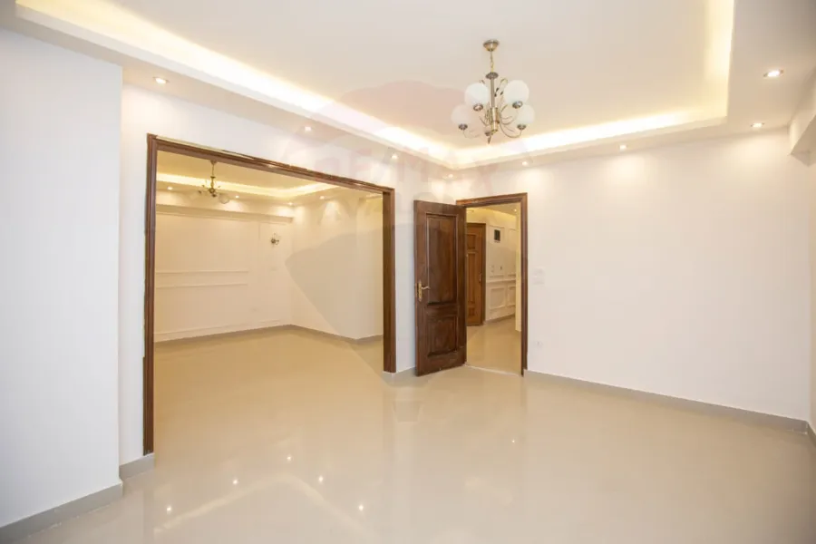 شقة للايجار 220 م كفر عبده (ش سانت جينى)