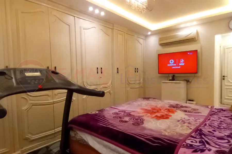 شقة للبيع 270 م سموحة (ش البرت الأول)