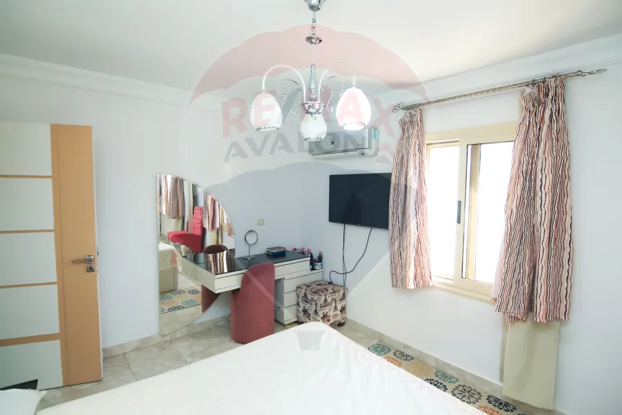 شقة للبيع 130 م محرم بك (ش زين العابدين)