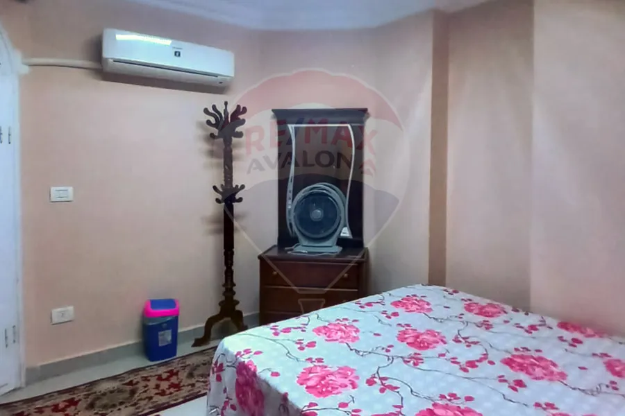 شقة للبيع 215 م كليوباترا (علي البحر مباشرة)