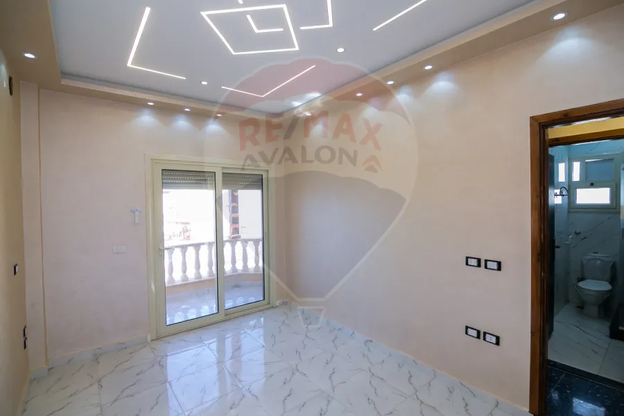 فيلا ستاندالوان للبيع (بيرلا مارينا) 330 م