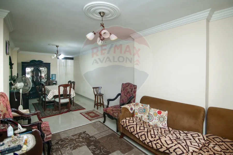 شقة للبيع 155 م محرم بك (ش زين العابدين)